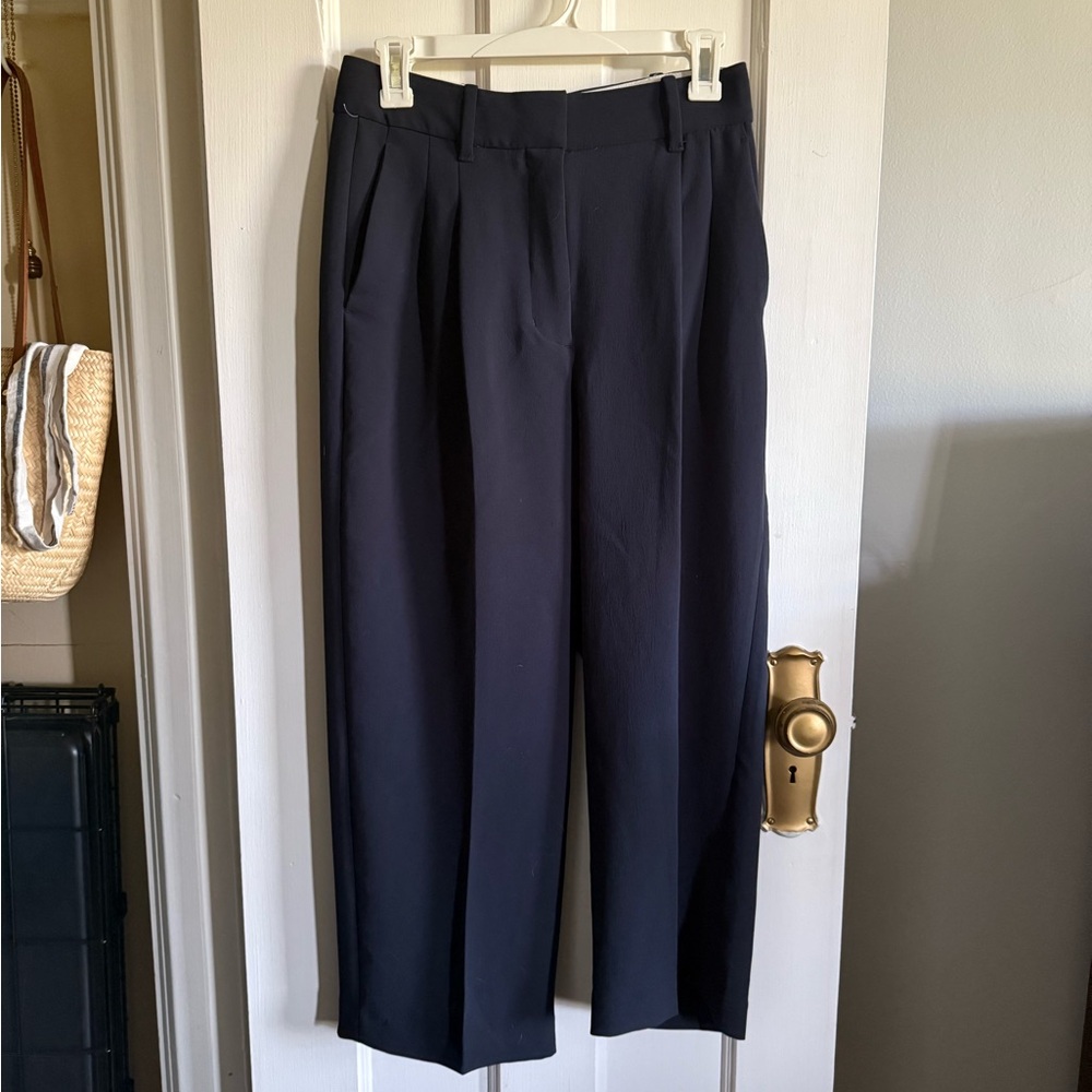 Aritizia Effortless Cropped Pants